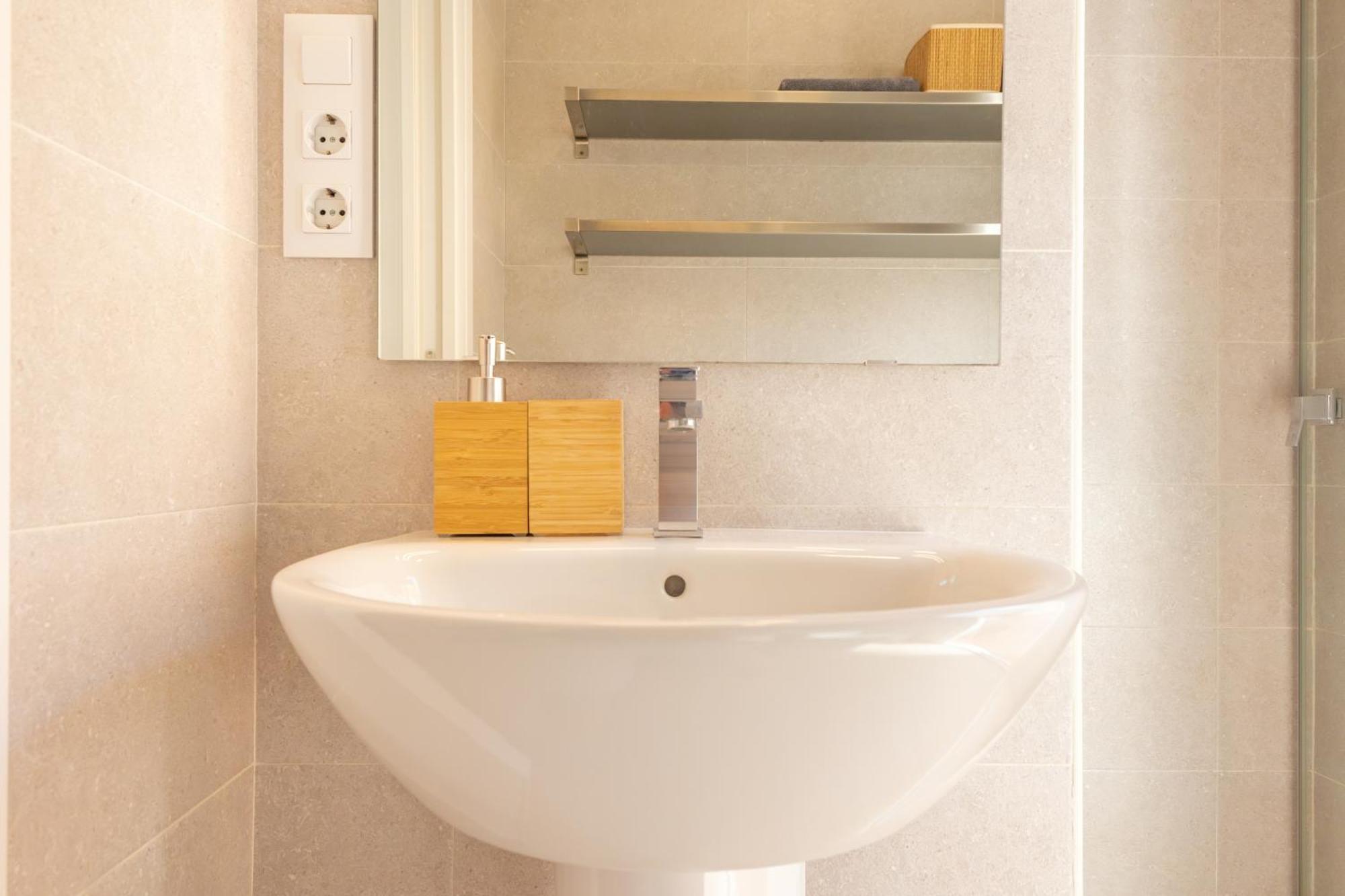 Charming 2 Bedroom Apartment At Iconic Triana Neighborhood By Ocityzen Севиля Екстериор снимка