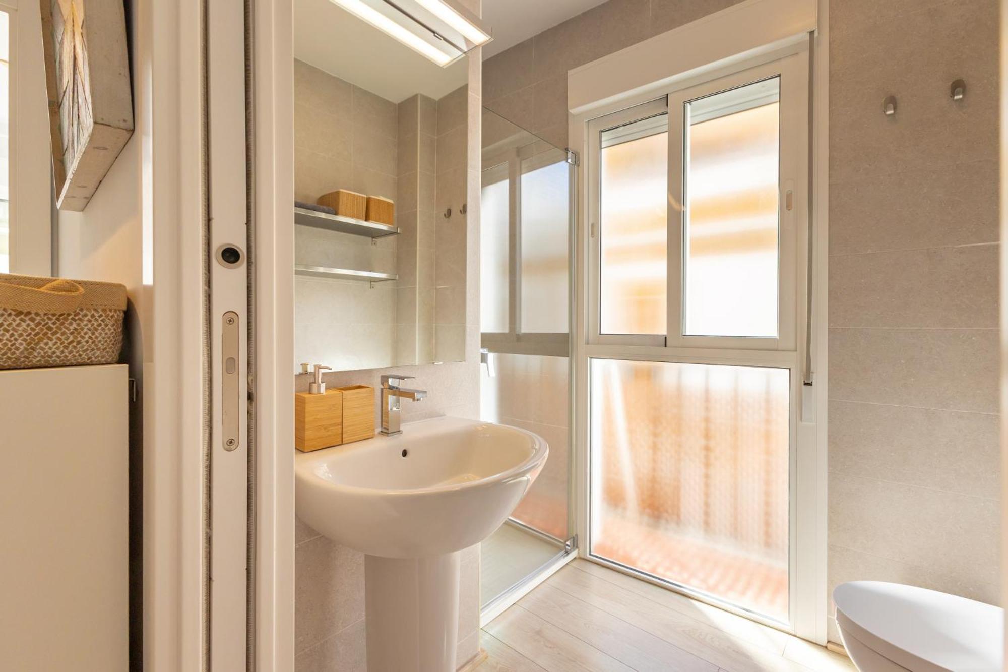 Charming 2 Bedroom Apartment At Iconic Triana Neighborhood By Ocityzen Севиля Екстериор снимка